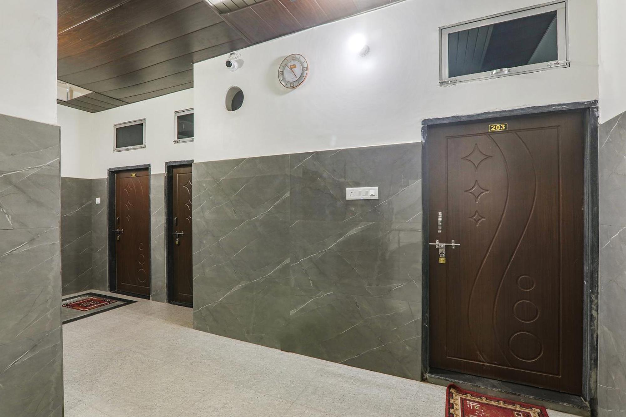 Fabexpress Milan Palace Ayodhya Kültér fotó