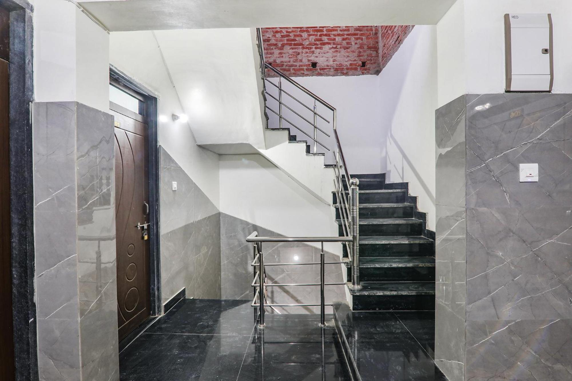 Fabexpress Milan Palace Ayodhya Kültér fotó